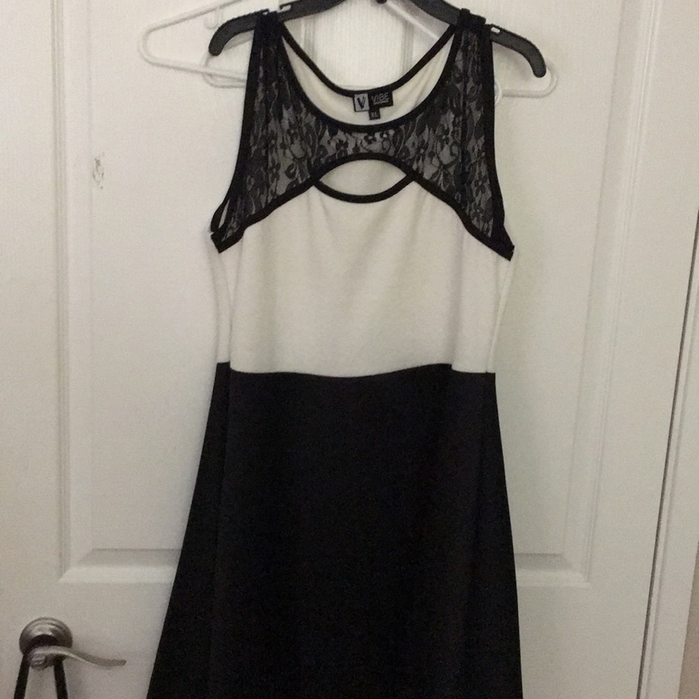 SALE! 🎊 B&W dress